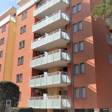 Modern Two-Room Apartment With Terrace 50M From The Beach Bibione